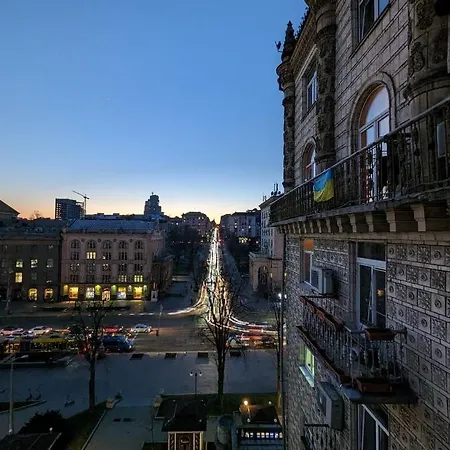 Видова Квартира Біля Метро Хрещатик Kyiv Exterior photo