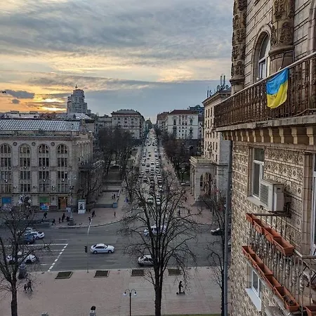 Видова Квартира Біля Метро Хрещатик Kyiv Exterior photo